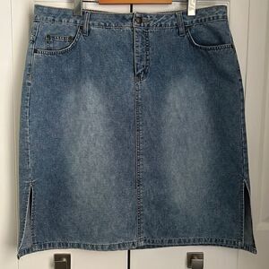 FADED GLORY BLUE DENIM SKIRT SIZE 18W‎